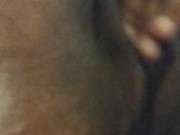 Un collègue m'a surpris en train de jouer avec ma chatte lors d'un voyage d'affaires 💦 11/16