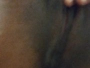 Un collègue m'a surpris en train de jouer avec ma chatte lors d'un voyage d'affaires 💦 7/16