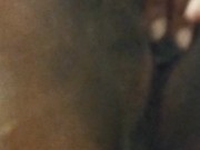 Un collègue m'a surpris en train de jouer avec ma chatte lors d'un voyage d'affaires 💦 9/16