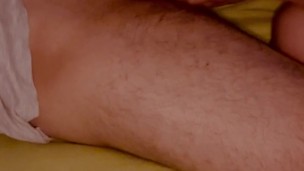 Nach Netflix & Chill weckt meine Stiefschwester mich mit einer Arsch Massage & Handjob bis ich komme