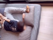 【盗撮】寝起きで激しいセックスをする大学生カップル。真っ白な柔らかいおっぱいの彼女は思わず大声で喘いでしまう。 9/16