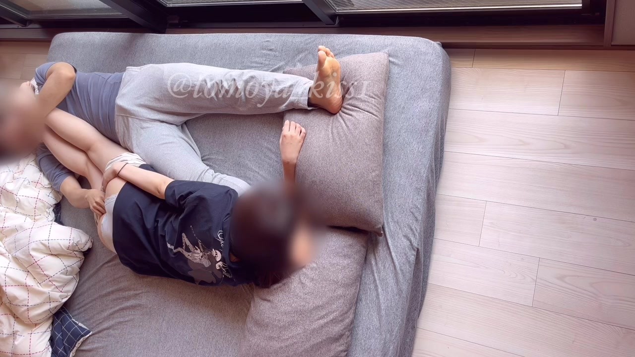 Sex in the morning for a Japanese couple