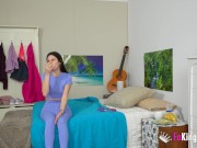 La delgada y SUPER-ALTA Mia Gallardo, cazada tirándose a su entrenador 1/16