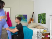 La delgada y SUPER-ALTA Mia Gallardo, cazada tirándose a su entrenador 5/16