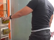 Hombre pedir mujer por correo, hombre follarla, hombre feliz 3/16