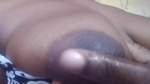 AMATEUR EBONY PEE WITH BIG ASS MASTERBATE