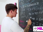 En el aula de estudio todos follaran el coño humedo de la venezolana cachonda 4/16