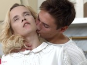 Blonde teen fucks a guy who gave her a ride 3/16