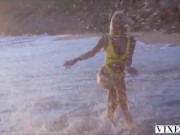 VIXEN Stunning babe fucked outdoors 1/16