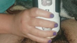 Golosa me saca toda la leche en minutos con sus ricas manos y su masturbador