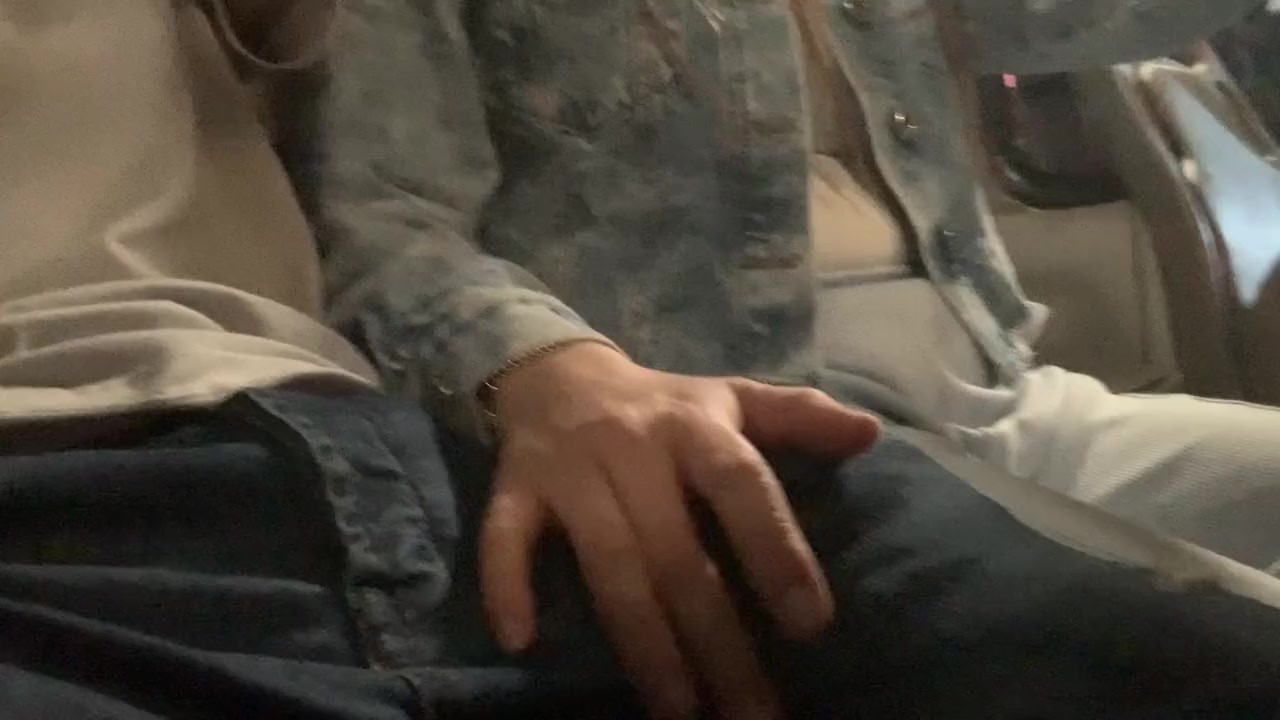Public flash dick on bus and unknown girl wants to touch - Vidéo de sexe gratuite - RedTube