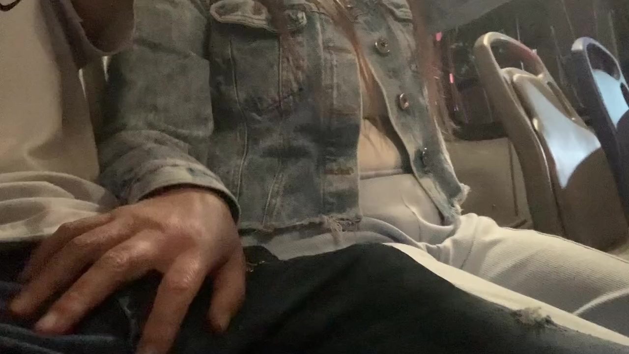 Public flash dick on bus and unknown girl wants to touch - Vidéo de sexe gratuite - RedTube