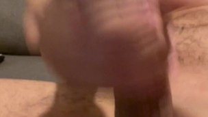 Dick is so big I use my 2 hands to bust a load