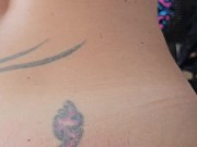 Se refresca su concha con cerveza . 8/16