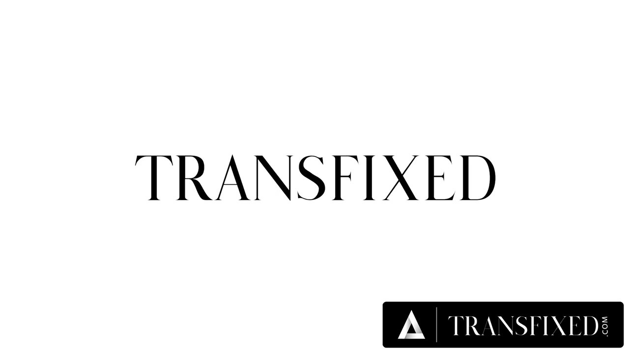 TRANSFIXED - Ruiva Curiosa Emma Rose Tem Sua Primeira Experiência Lésbica Com A Casada Casey Calvert - Vídeo de sexo grátis - RedTube
