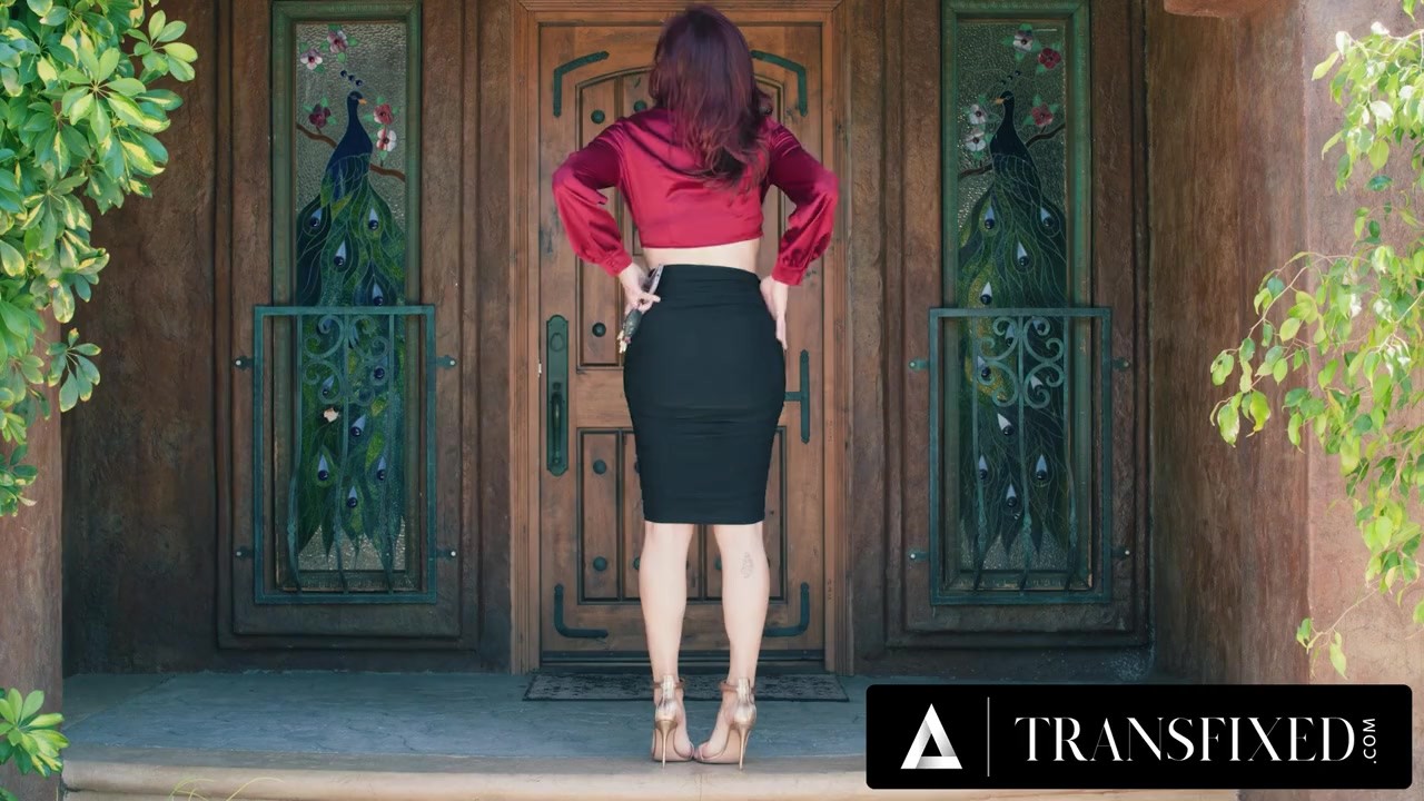 TRANSFIXED - Ruiva Curiosa Emma Rose Tem Sua Primeira Experiência Lésbica Com A Casada Casey Calvert - Vídeo de sexo grátis - RedTube