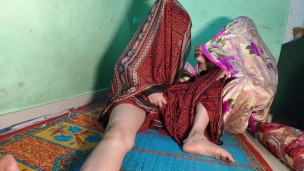 पड़ोस वाली किरायेदार को पटा कर उसकी गांड मार ली
