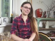 Ersties - Liebeskugeln für Lenas glatte Vagina bringt sie zur doppelten Stimulation 11/16