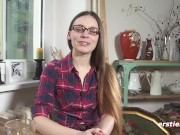 Ersties - Liebeskugeln für Lenas glatte Vagina bringt sie zur doppelten Stimulation 7/16