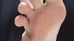男の娘が上履きを素足履きしてみた