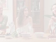 Ersties - Doppelte Dildo Penetration im lebischen Gruppensex 2/16