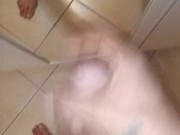 Mi sveglio arrapato sborro e piscio come un pazzo  pensando di chiavare un culo 12/16