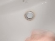 Mi sveglio arrapato sborro e piscio come un pazzo  pensando di chiavare un culo 13/16