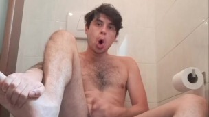 Video gay boy in the bathroom of his heterosexual friend