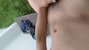 Una masturbada mañanera al aire libre verga grande