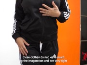 Culona rubia pasa casting con sus enormes tetas lactantes al aire 3/16