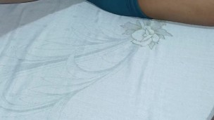 කවුරුත් ගෙදර නැති වෙලාවෙ නංගි ගත්ත ෆන් .03 - Along girl enjoy with her self