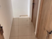 Encuentro a mi pequeña hermanastra acostada desnuda en mi habitacion y me dan ganas de follarla duro 1/16