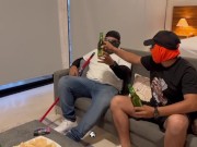 El amigo de mi esposo coge mucho mejor 🥵 1/16