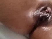 un momento a solas en un centro comercial 9/16