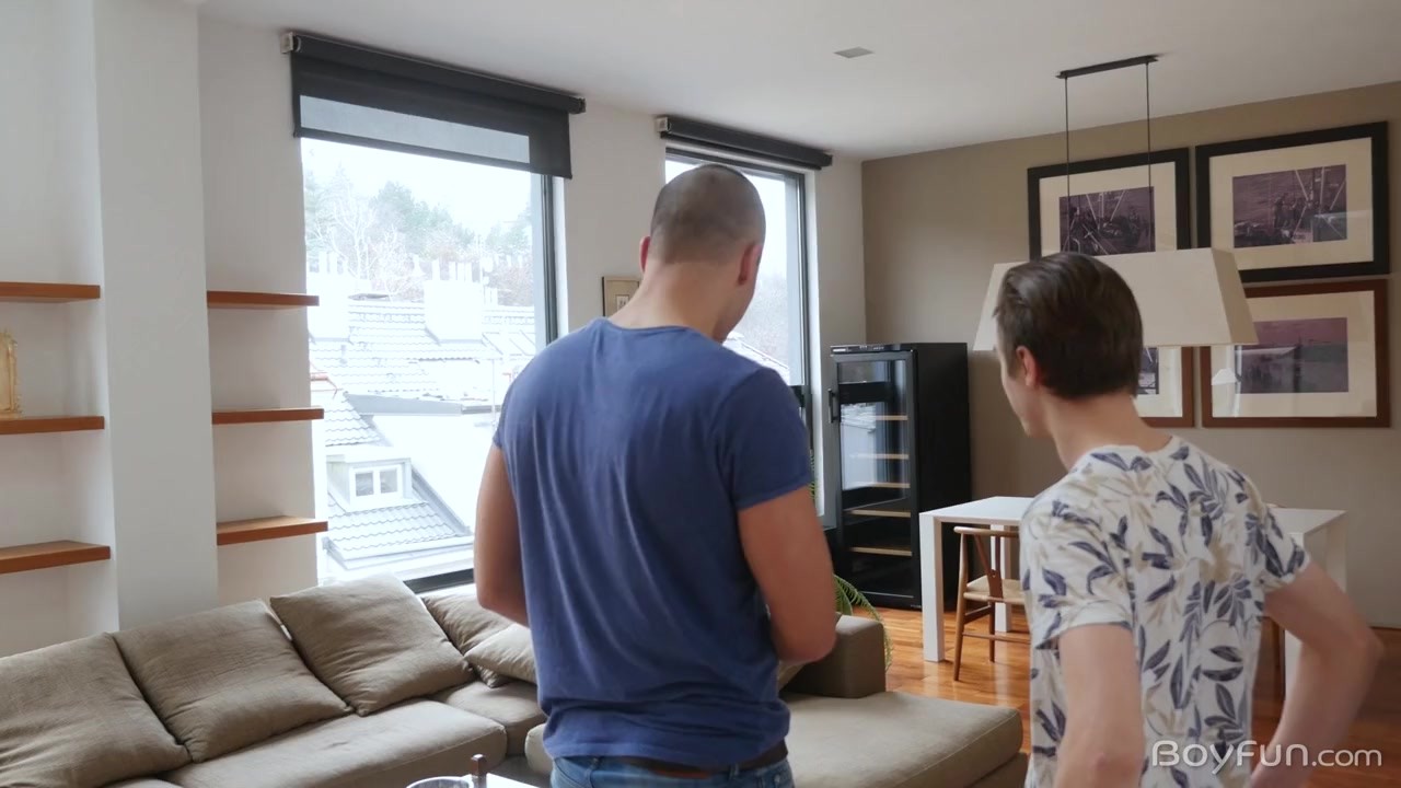 Str8 Guys Go Gay On Horny Twink House Tour - Video de sexo gratis - RedTube