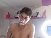 Caffè barba con pisciata finale mentre vi racconto le mie chiavate 13/16