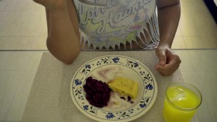 Un almuerzo tranquilo en bikini #partre #1