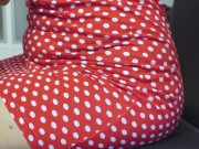 Сomiendo con un vestido rojo 1/16