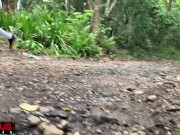 Ela se perdeu na mata e encontrou o maconheiro comedor 1/16