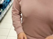 Sacando mis tetas en el súper...!!! 14/16