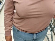 Sacando mis tetas en el súper...!!! 4/16