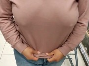 Sacando mis tetas en el súper...!!! 6/16