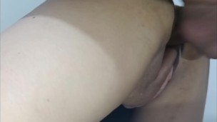 Doble Creampie A Esposa Puta En Trio Con El Jefe De Su Marido ¡Adora El Swinger Y La Leche Adentro!