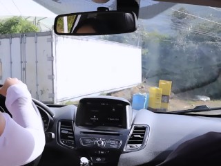 Me encontré con un desconocido en la carretera y terminamos teniendo sexo en mi carro/ I met a stran