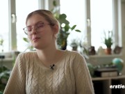 Ersties - Ally gewährt einen tiefen Einblick in ihr Inneres und vergnügt sich mit einem Glasdildo 13/16