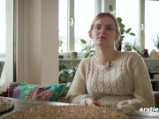 Ersties - Ally gewährt einen tiefen Einblick in ihr Inneres und vergnügt sich mit einem Glasdildo 15/16