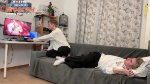 сладкий секс двух студентов с большими членами