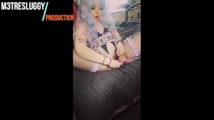 E-GIRL Se MASTURBE en SOLO et fait une PIPE BAVEUSE à ses SEXTOYS!!!
