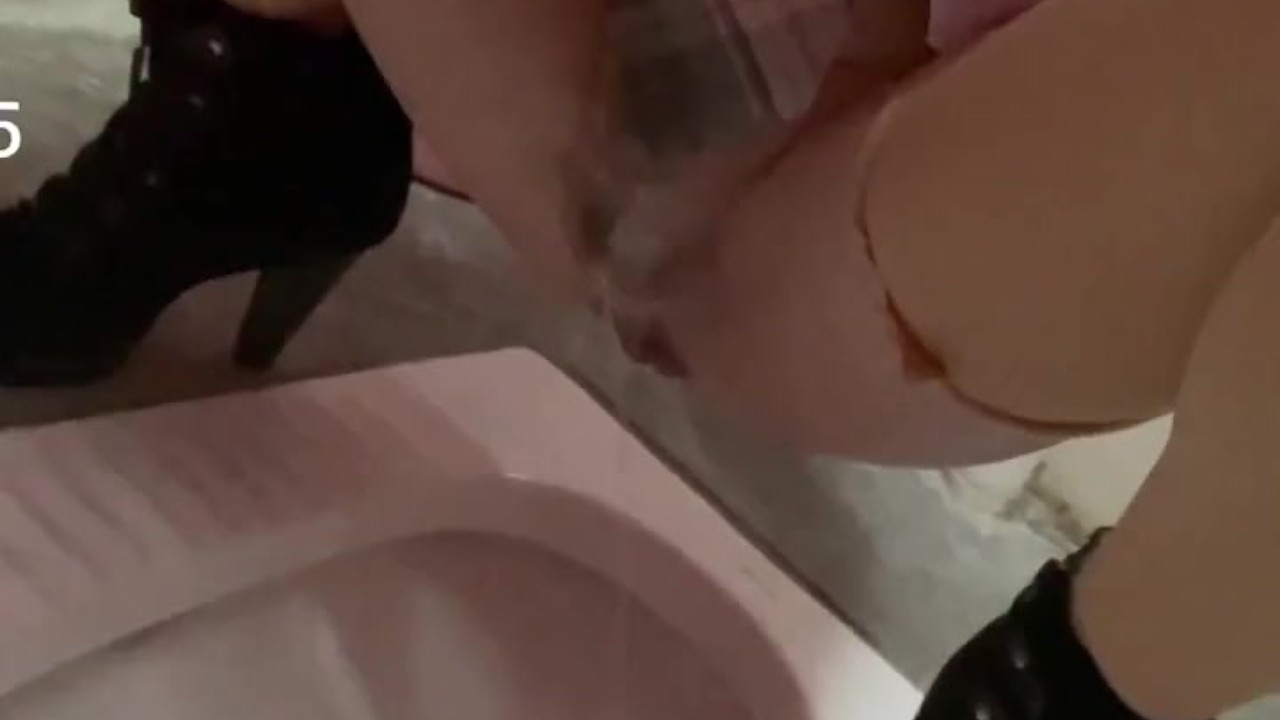 粉色衬衣高跟靴，打扮避怪异的露出 - Free Sex Video - RedTube