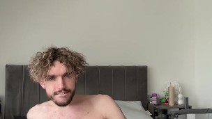 British guy Dirty Talks while stripping